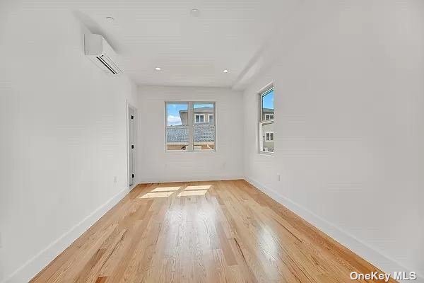 Building Photo - 1370 E 92nd St
