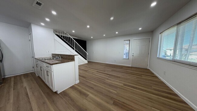 Foto del edificio - 3532 Rainbow Ln