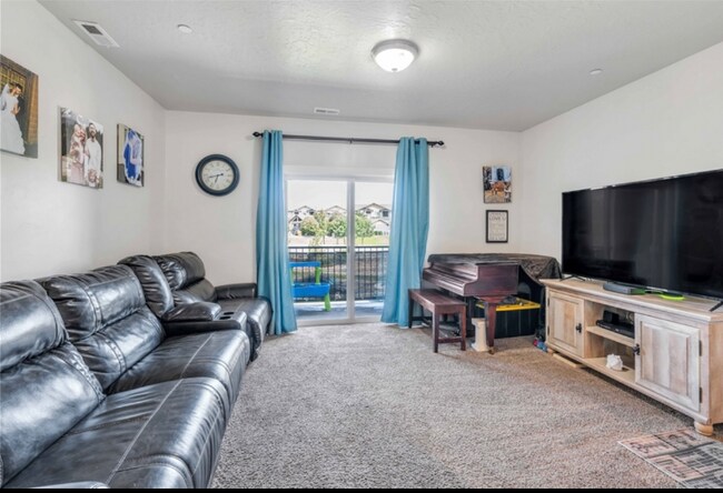 Building Photo - 203 Jordan Ridge Boulevard