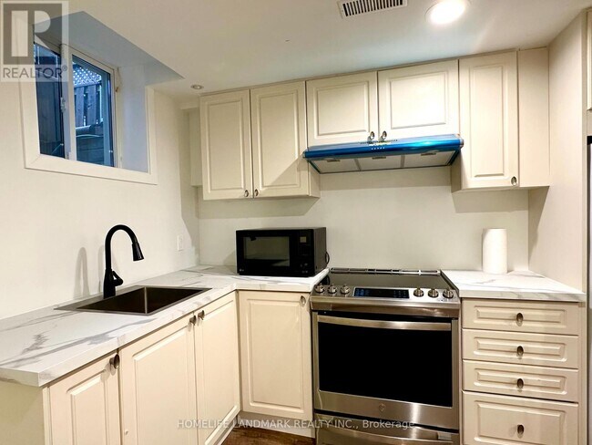 Building Photo - 21 Villandry Crescent