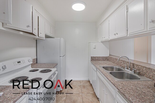 Foto del edificio - 10535 Lindley Ave