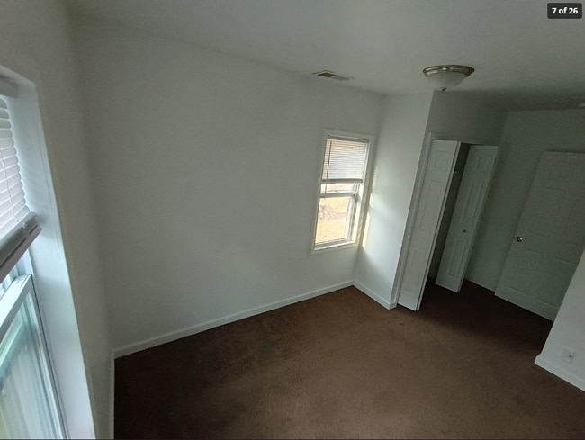 Building Photo - 833 Heights Rd
