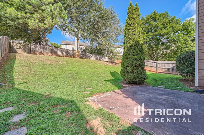 Building Photo - 570 Lullingstone Dr SE