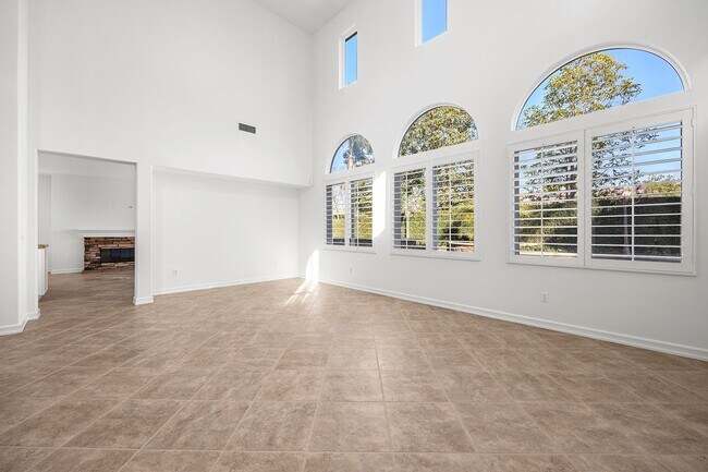 Foto del edificio - 2556 Pearblossom St