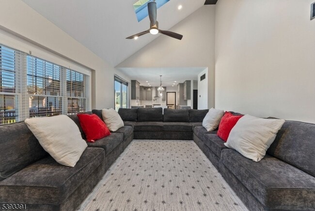 Foto del edificio - 75 Nance Rd