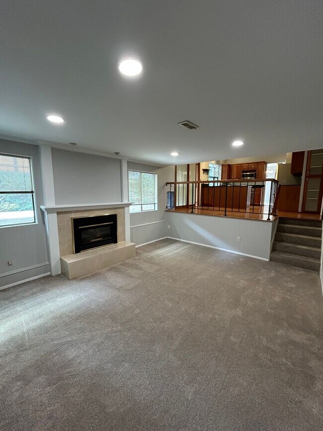 Foto del edificio - Charming Bellevue Home With Flexible Lease...