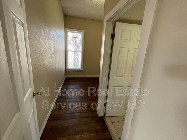 Foto del edificio - 515 E Chase St