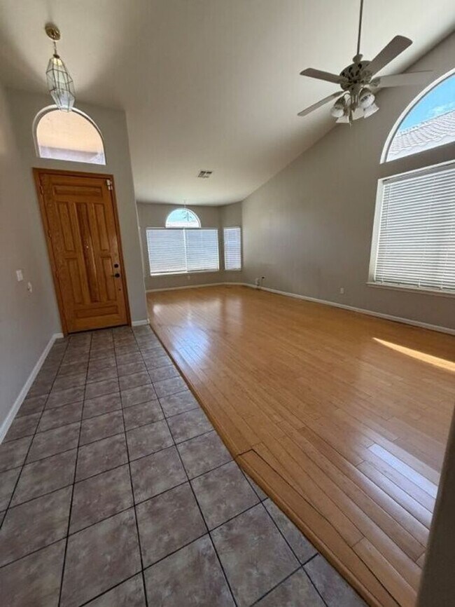 Foto del edificio - 3130 E Brookwood Ct