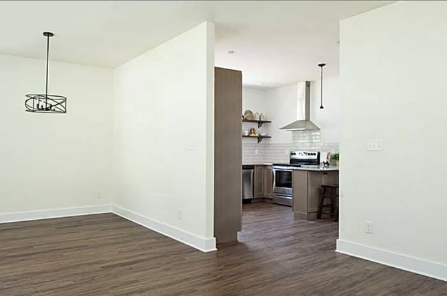 Building Photo - 2226 Riverside Dr