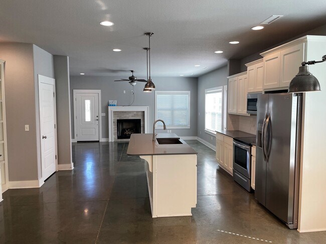 Open concept kitchen - 3425 W Pinot Ln