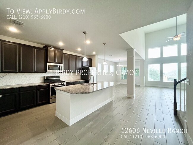 Building Photo - Spacious 4 Bed, 3.5 Bath Home in San Anton...