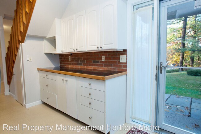 Building Photo - 2 br, 2.5 bath House - 6 Partridge Ct