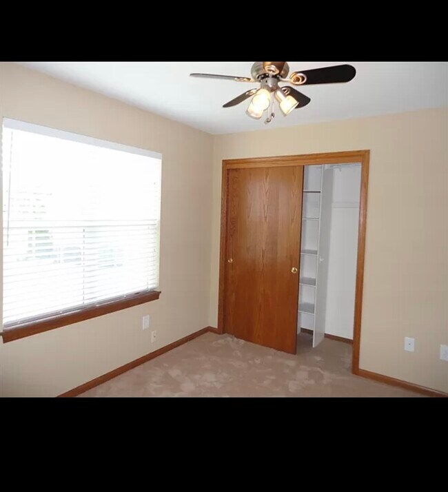 Building Photo - 105 N University Dr