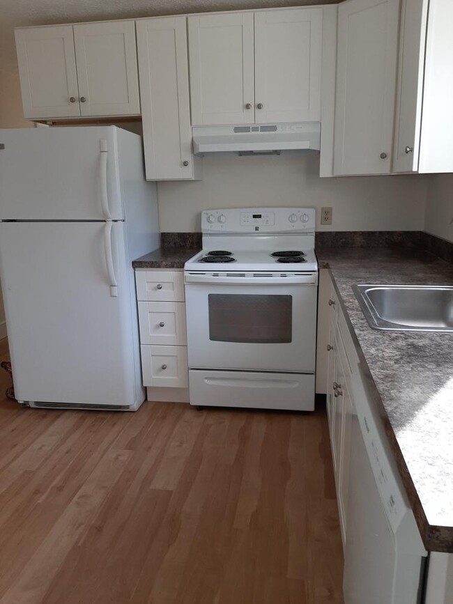 Kitchen - 100 Omega St