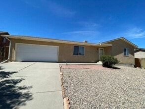 Building Photo - 429 S Oak Creek Dr