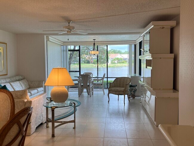 Foto del edificio - 6944 Briarlake Cir