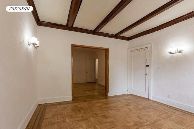 Foto del edificio - 36-12 Crescent St