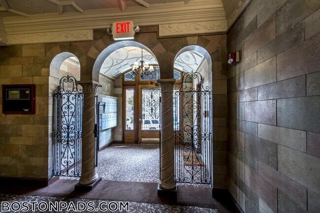 Foto del edificio - 2 Elmwood Ave