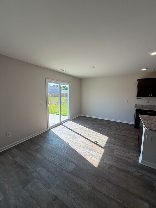 Foto del edificio - Spacious New Construction Home with 5 Bedrooms, 3 Full Baths