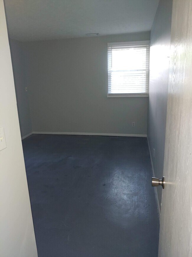 Building Photo - 721 Bryden Rd