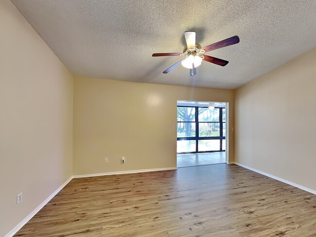 Building Photo - 2758 Oak Park Way