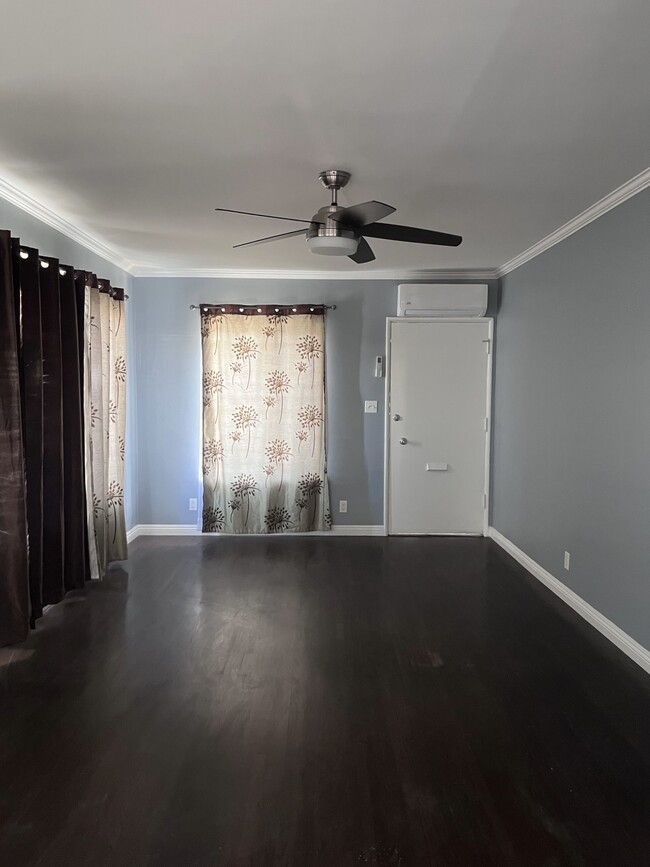 Living room with original hardwood floors - 11346 Califa St