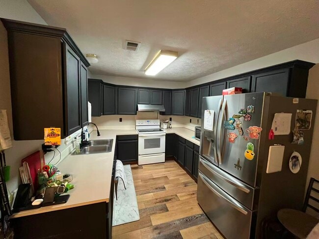 Foto del edificio - 3626 White Pine Dr