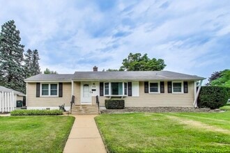 Building Photo - 252 S Plum Grove Rd