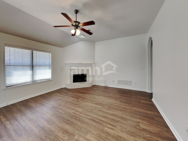 Foto del edificio - 1673 Farkleberry Dr