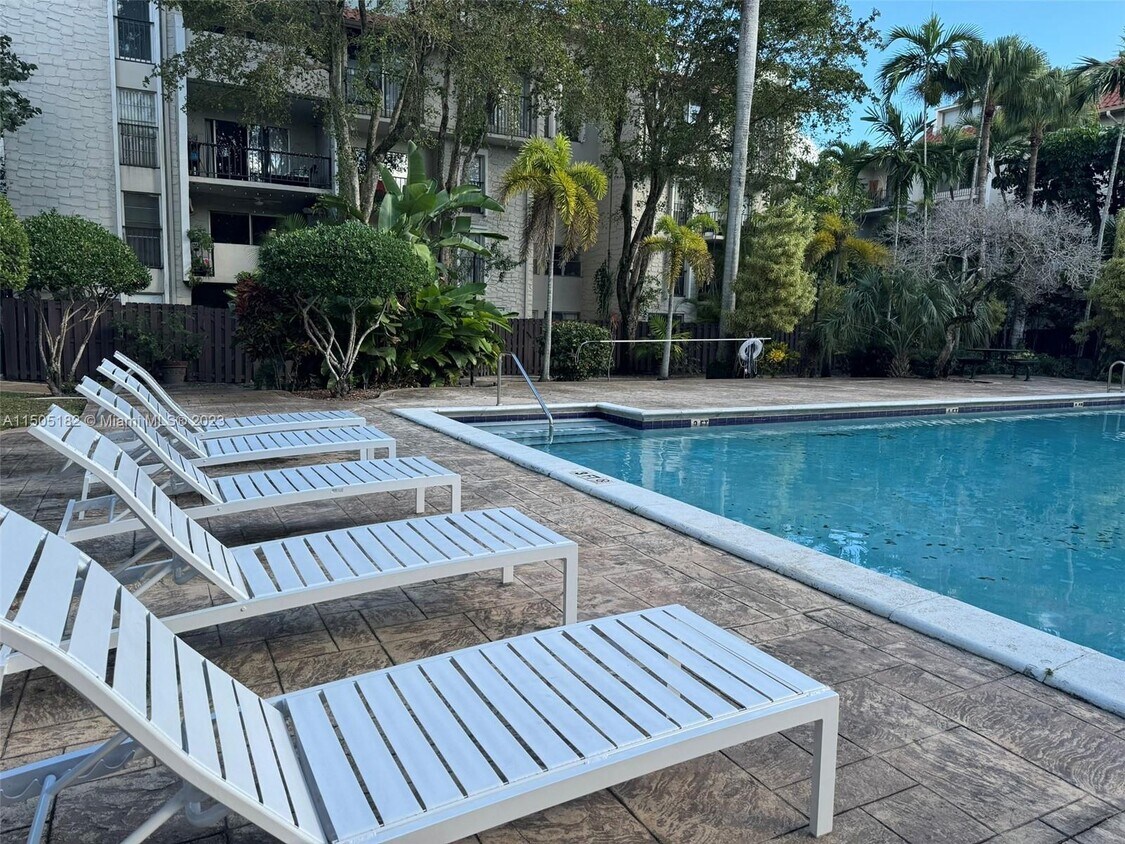 Foto principal - 6900 N Kendall Dr