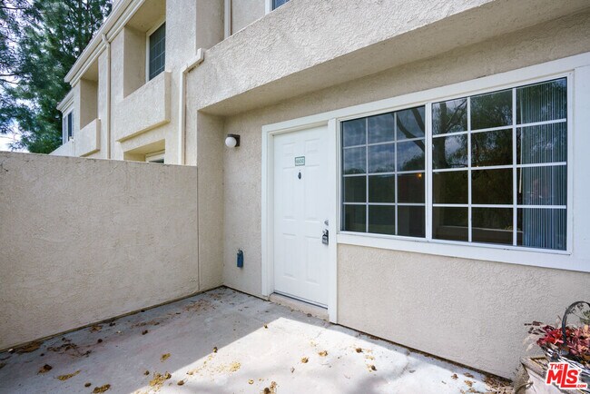 Foto del edificio - 4240 Lost Hills Rd