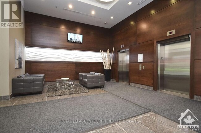 Building Photo - 238 Besserer St