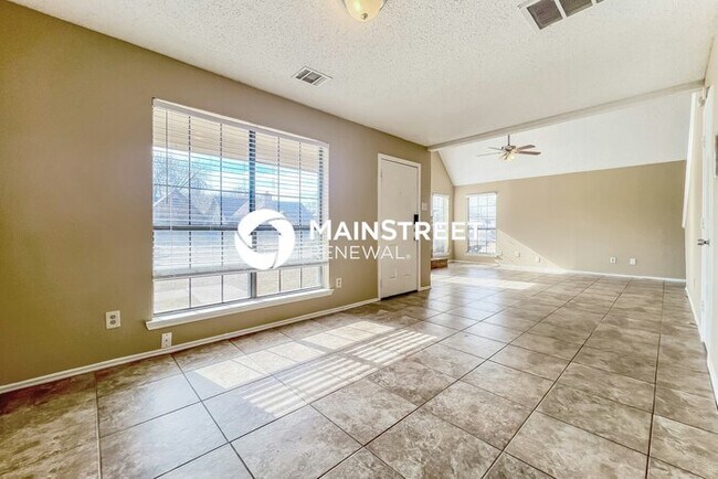Foto del edificio - 4 Bedroom Pet-Friendly Home in Rowlett, TX with Main Street Renewal