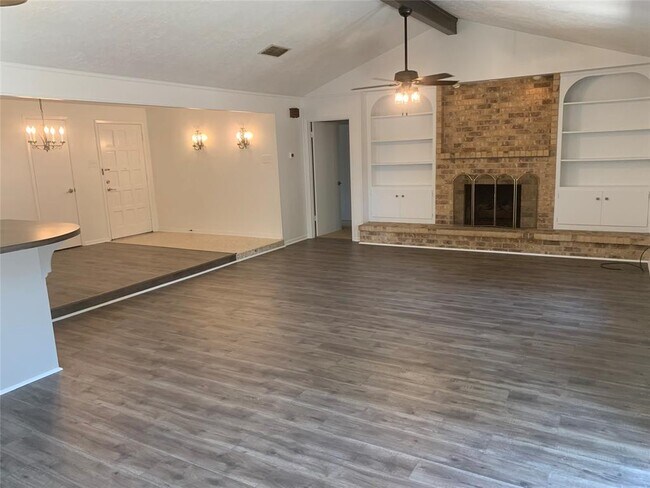 Building Photo - 15711 Rill Ln
