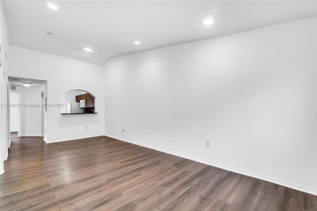 Building Photo - 1251 SE 31st Ct