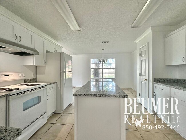 Foto del edificio - Fantastic Located Home Near NAS for Rent