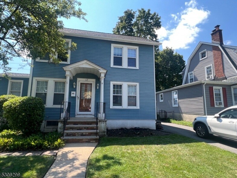 Primary Photo - 12 Hillview Ave