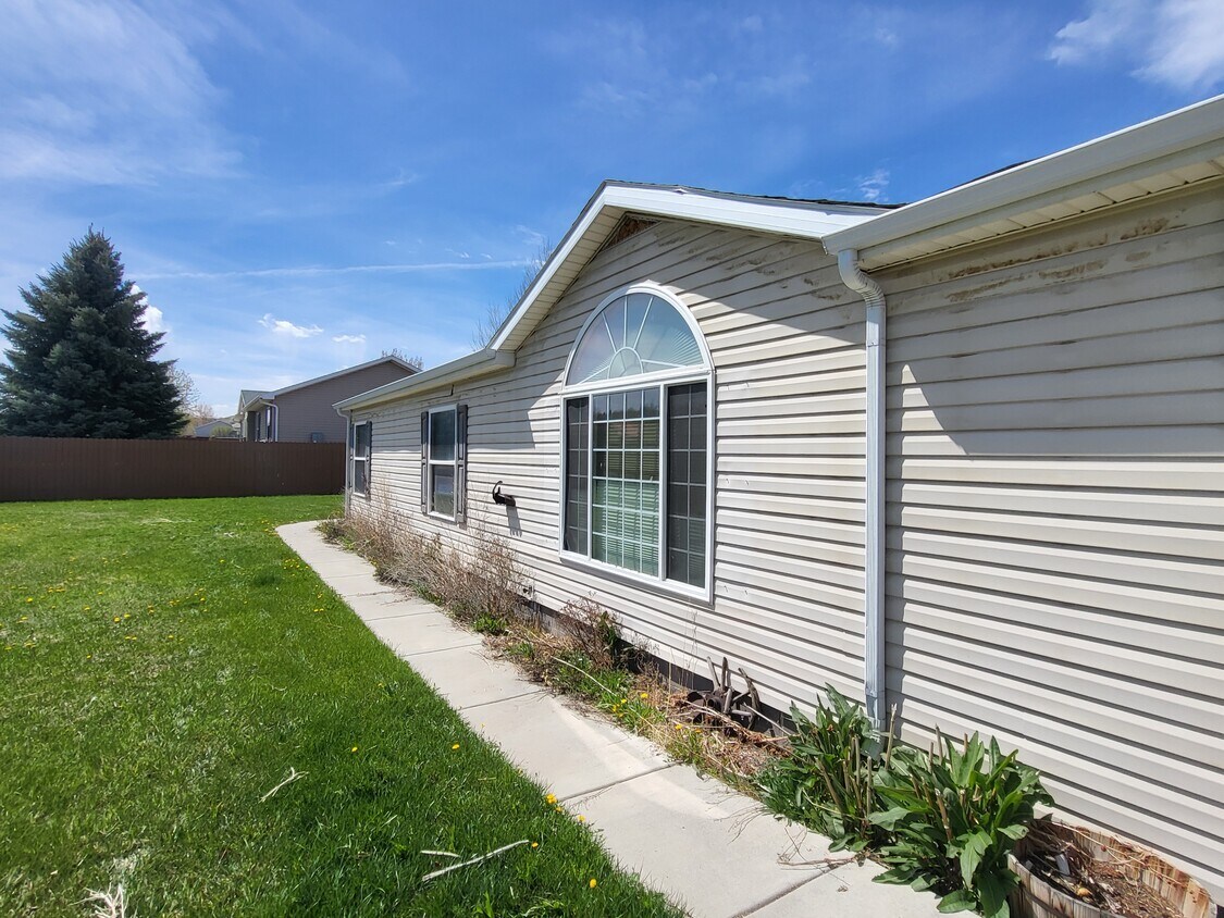 Primary Photo - 200 Valley View Dr