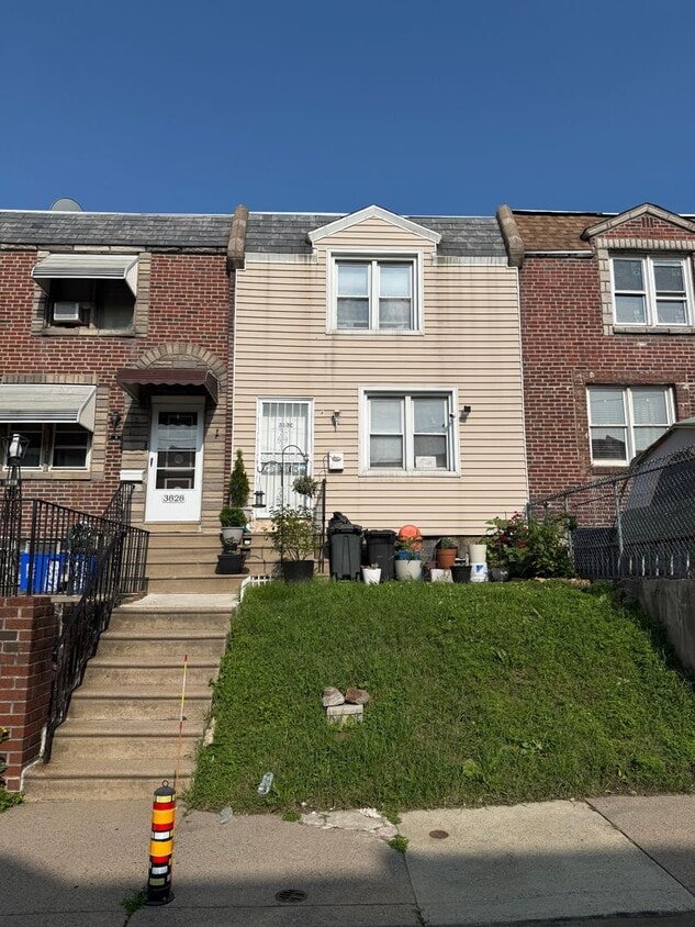 Primary Photo - 3830 Palmetto St