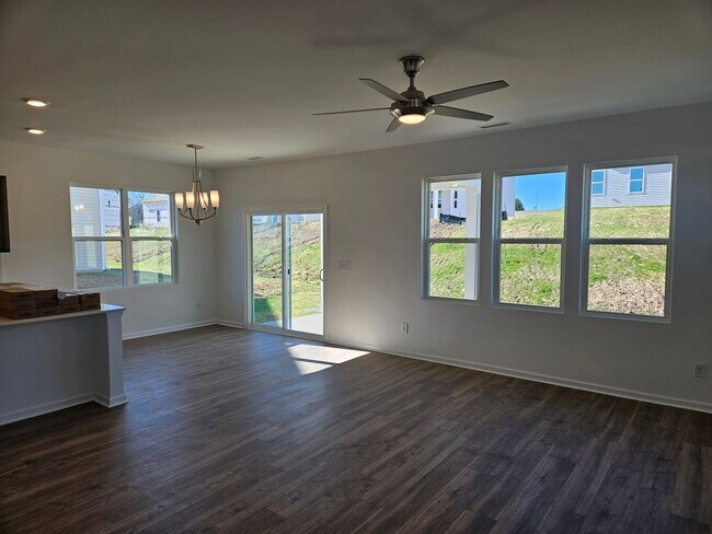 Building Photo - Wonderful Home! 4br 2.5Ba w/ 2 car garage!...