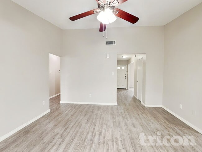 Building Photo - 418 David Dr