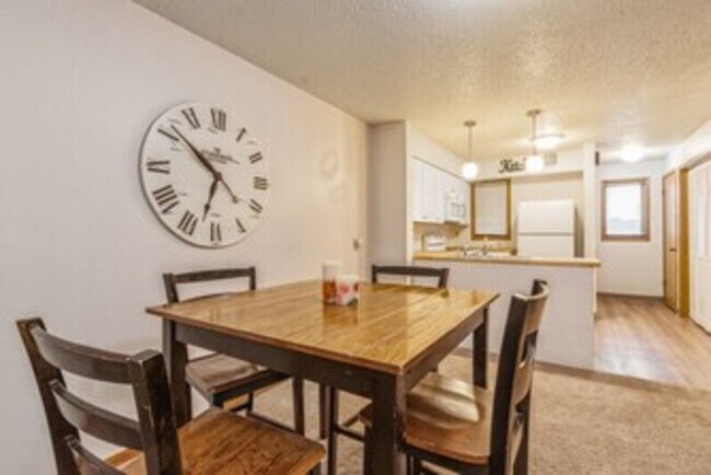 Building Photo - 808 Westwinds Dr