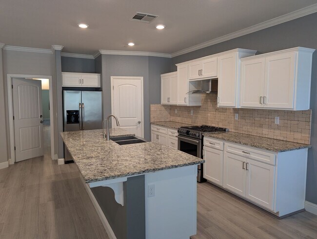 Foto del edificio - Modern 5 bedroom 3 bathroom home in the Riverstone Community offering solar, In-laws suite, den o...