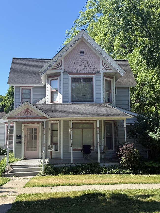 Building Photo - 607 W Prospect St