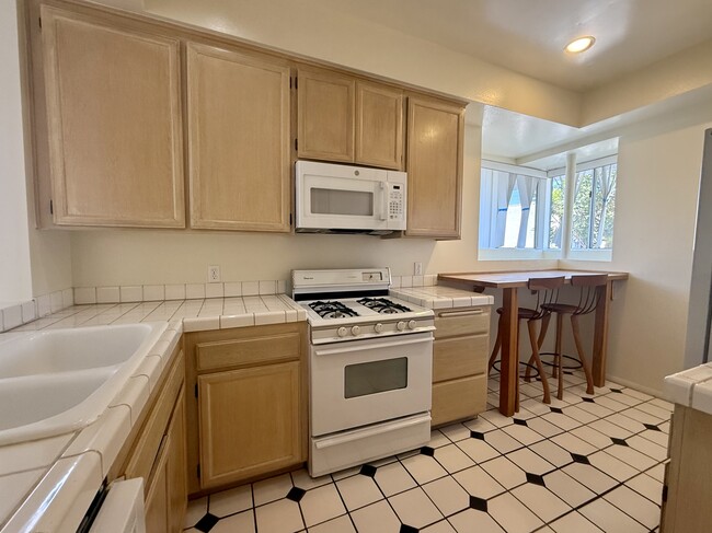 Building Photo - 1937 Euclid St