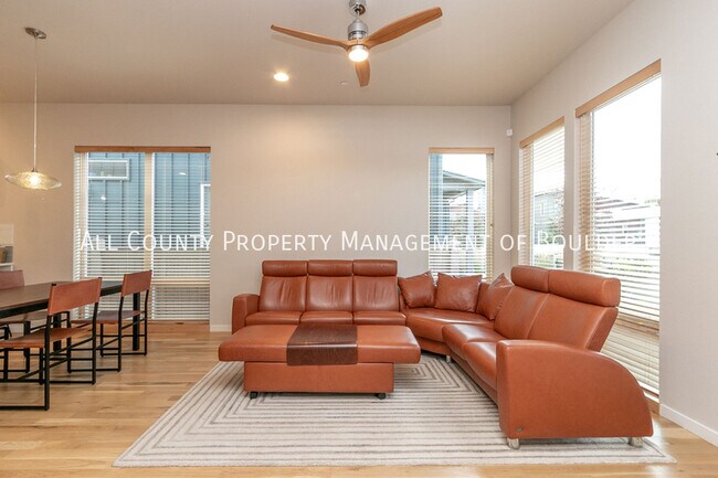 Building Photo - Luxury Louisville North End Townhome
