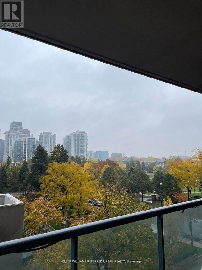 Photo du bâtiment - 30 Harrison Garden Blvd