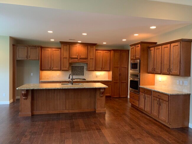 Building Photo - 1703 Bromley Cir