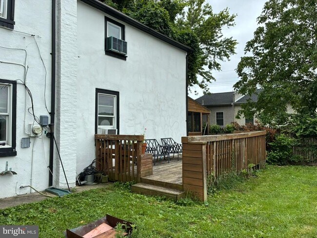 Foto del edificio - 4876 Ogle St