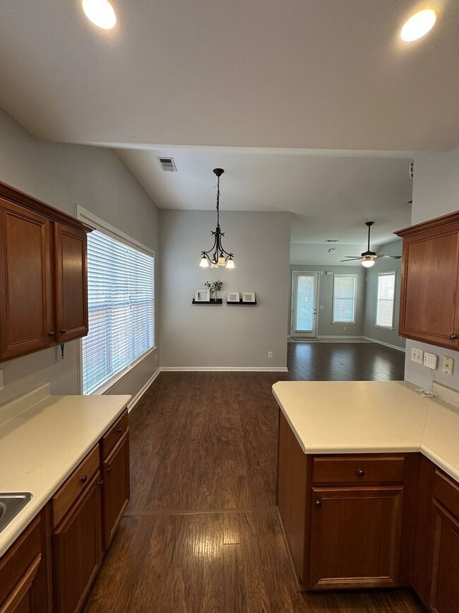 Building Photo - 1/2 OFF FIRST FULL MONTH'S RENT! 3 BR/ 2 B...